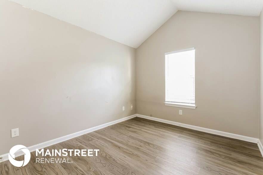 Building Photo - 210 Teak Ln