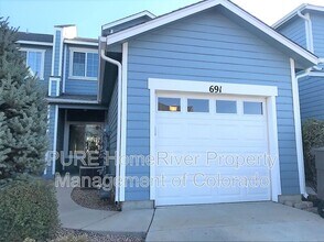 Building Photo - 691 Hailey Glenn View