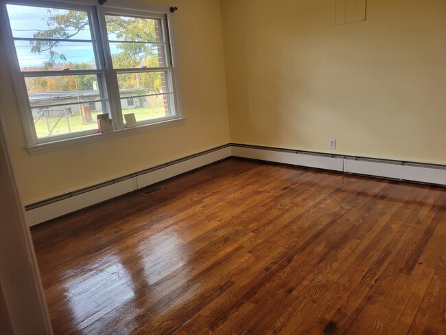 Building Photo - 420 Hiobs Ln