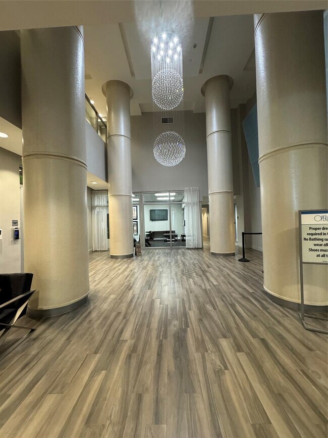 Building Photo - 1750 N Bayshore Dr