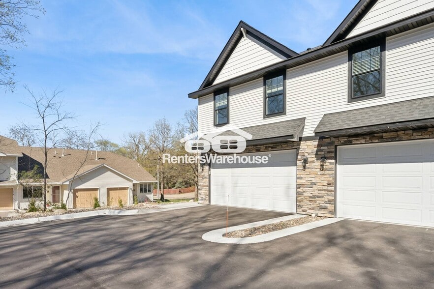 Building Photo - 3413 Douglas Dr N