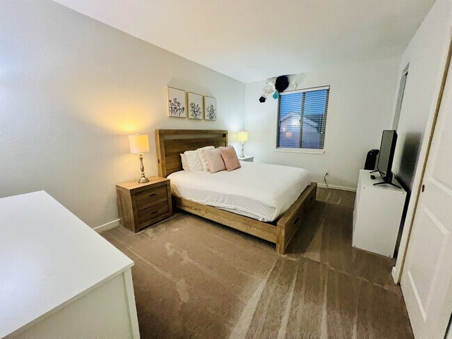 Building Photo - 15557 W 95th Ave