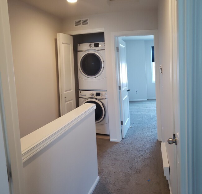 Building Photo - 3425 30th Dr