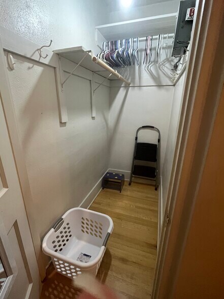 Building Photo - 856 E Carter St