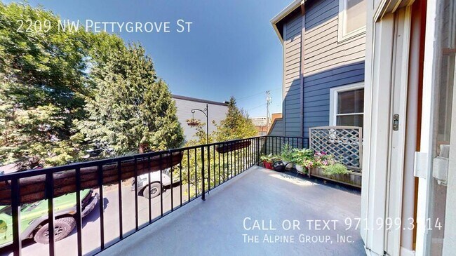 Building Photo - 2209 NW Pettygrove St
