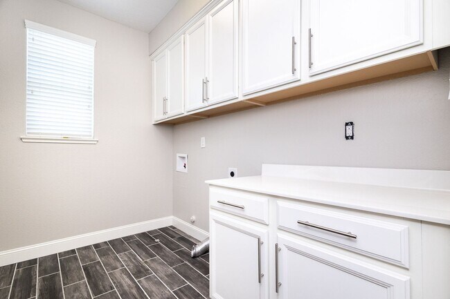 Building Photo - 9733 Tribeca Dr