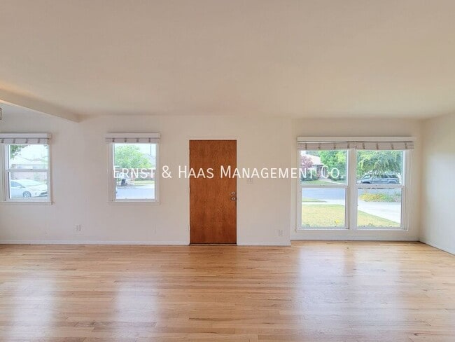 Building Photo - 3102 Ocana Ave