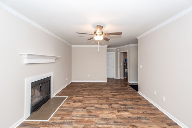 Building Photo - 2 Bedroom 2.5 Bath Townhouse in The Arbor ...