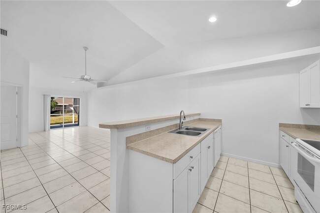 Building Photo - 1214 SE 24th Ave