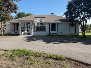 Building Photo - 501 Lake Ranch Ln