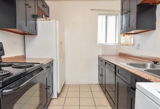 Building Photo - 8405 Wilcrest Dr