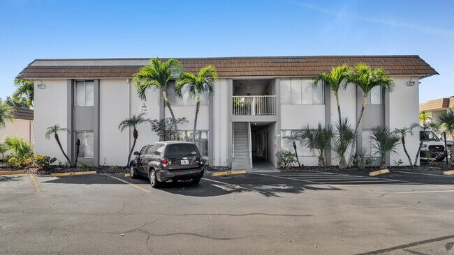 Building Photo - 1830 Maravilla Ave