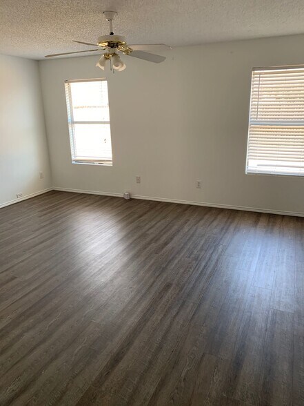 Building Photo - 2701 Woodlake Pkwy