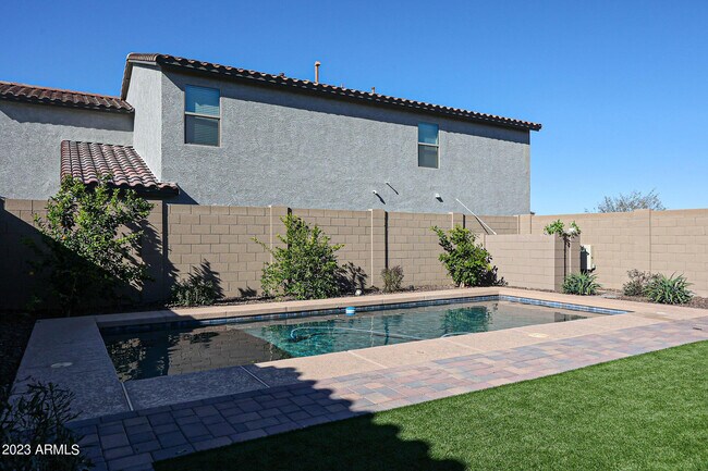 Building Photo - 7424 S 32nd Dr