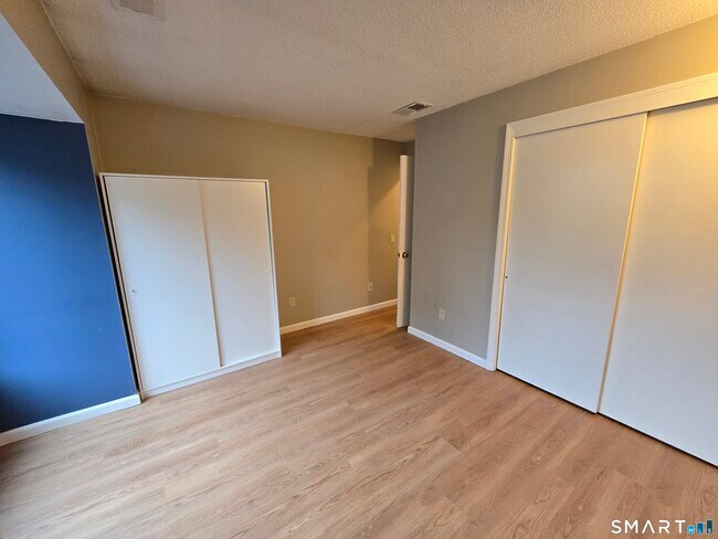 Building Photo - 54 N Mountain Rd