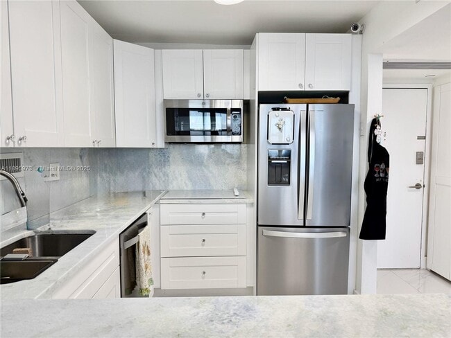 Building Photo - 3180 S Ocean Dr