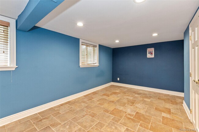 Building Photo - 655 Diane Pl
