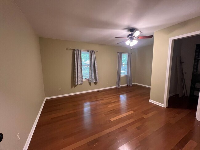 Building Photo - 678 Jefferson Dr