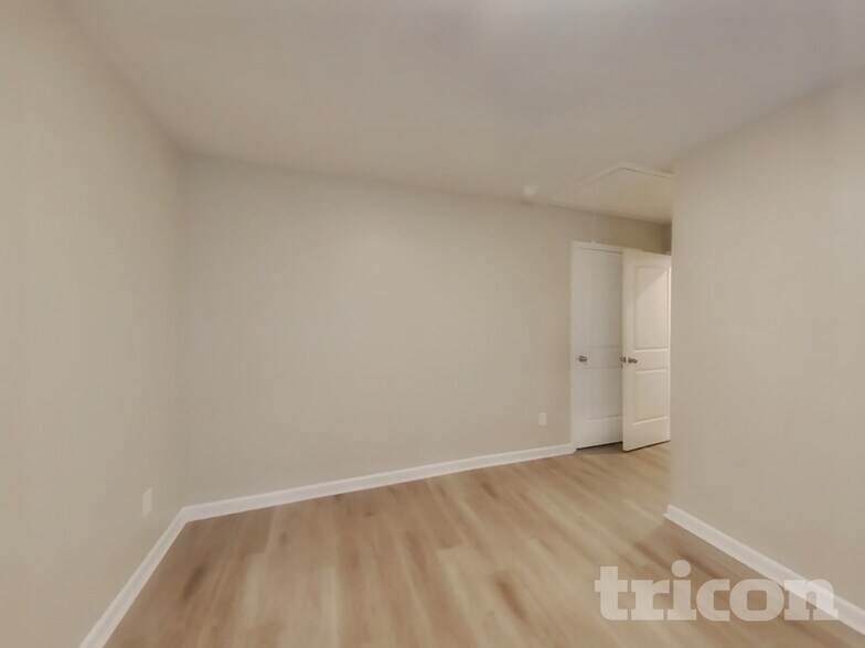 Building Photo - 1013 Pepper Stone Dr