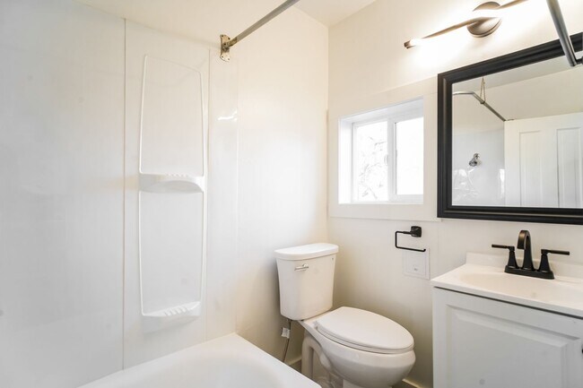 Building Photo - 135NE