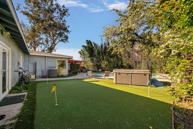 Building Photo - Stunning Mid-Century Ranch in Valley Glen