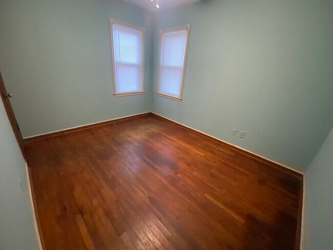 Building Photo - 2BR/1BA, conveniently located