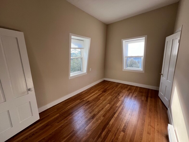 Bedroom 2 - 48 Bank St