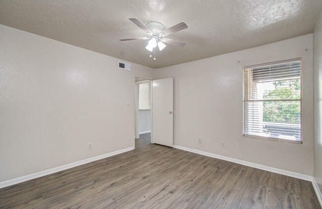 Building Photo - 2021 Spenwick Dr