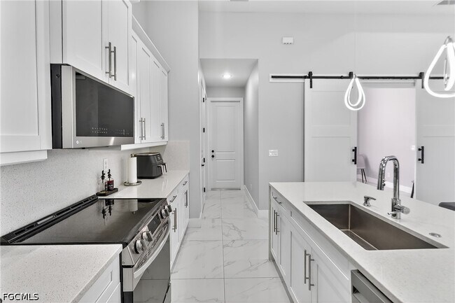 Building Photo - 118 NW 2nd Ave