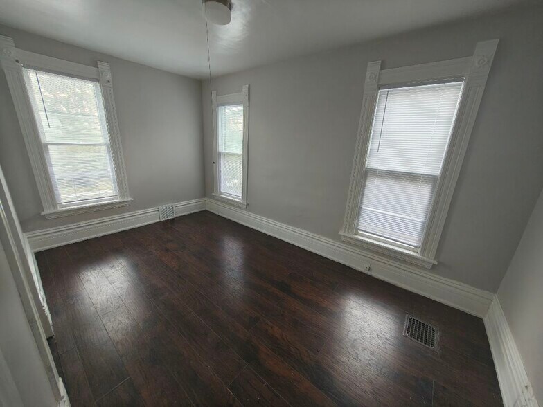 Building Photo - 1184 Sanford St