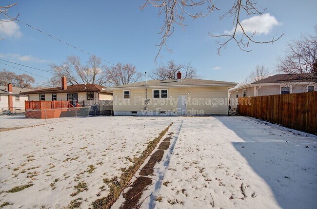 Building Photo - 18634 Bernadine St