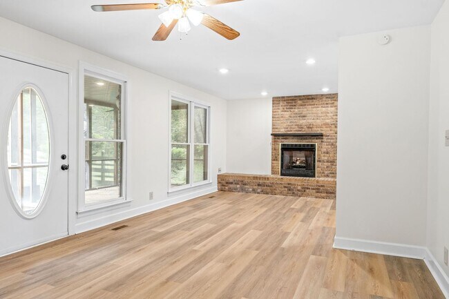 Building Photo - 108 Rolling Meadow Dr