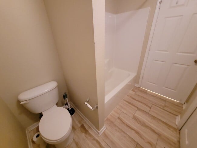 Building Photo - 8158 Heirloom Dr