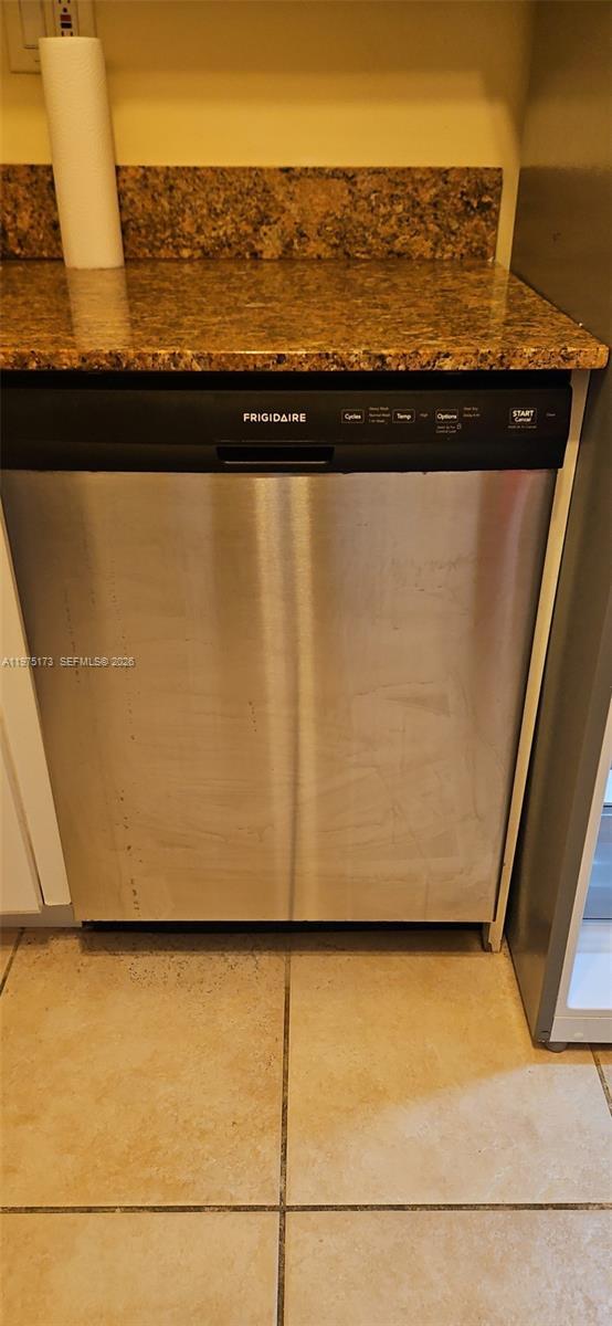 Building Photo - 5200 NE 24th Terrace