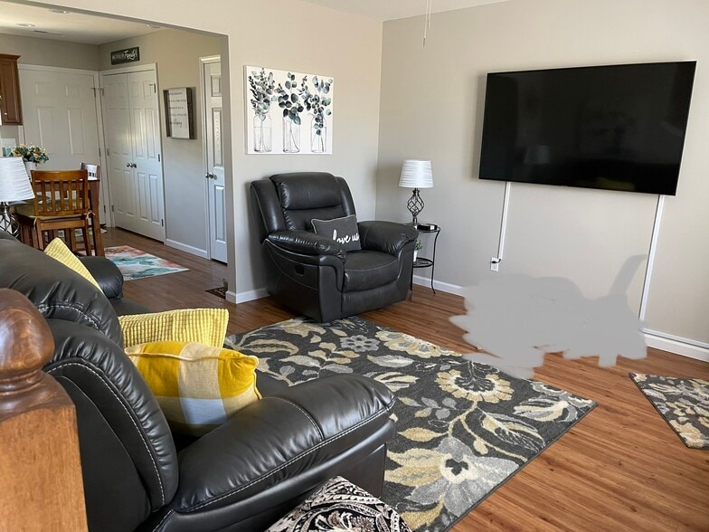 Building Photo - 1233 Remington Park Dr