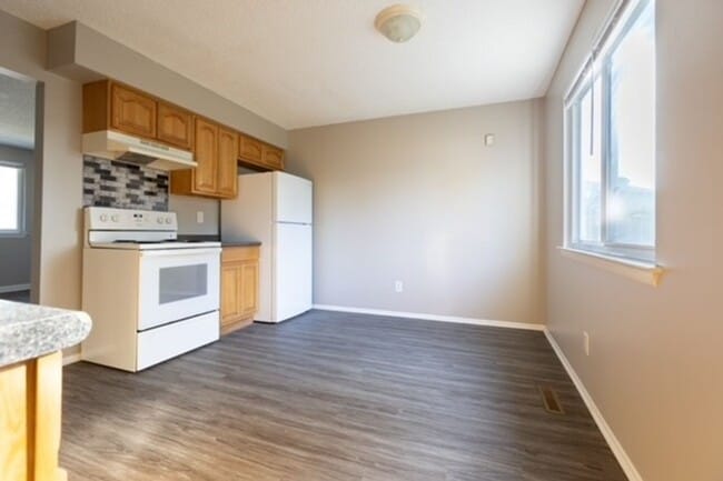 Building Photo - Spacious Split-Level Comfort & Modern Style in Columbus!