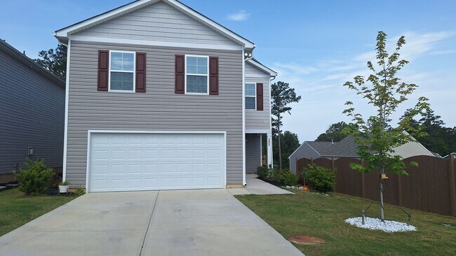 Building Photo - Lovely Four Bedroom Home  Approximately 5 Minutes Away from Gate Ft Jackson and 30 Minutes from S...