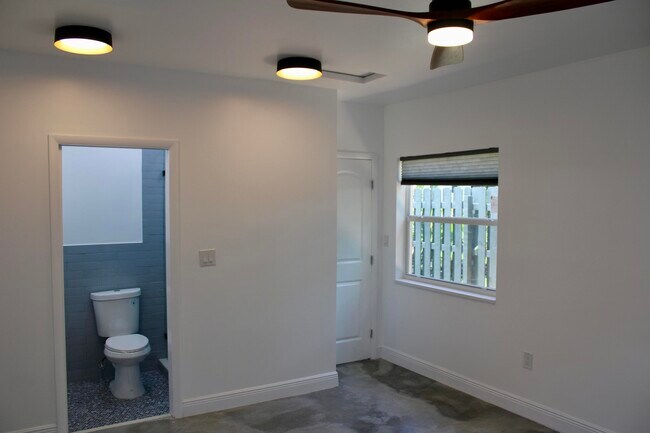 Building Photo - 3211 Floral Ave