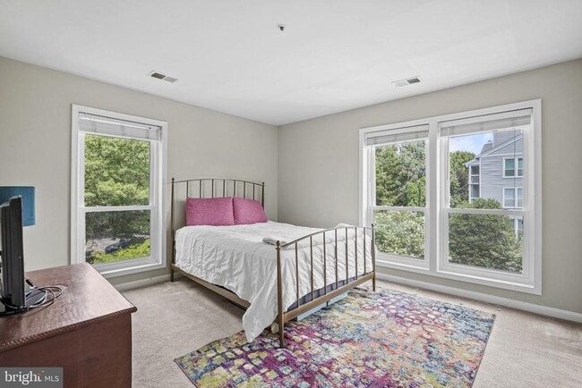 Building Photo - 3178 Summit Square Dr