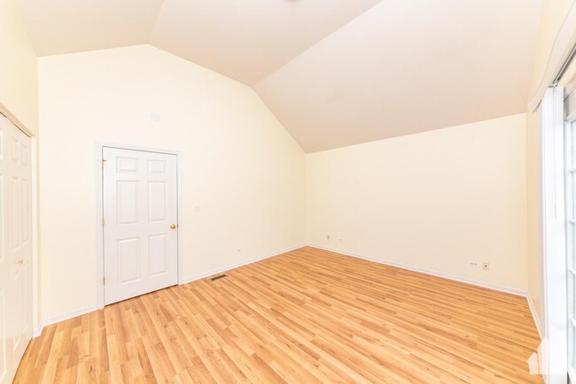 Building Photo - 3 bedroom in Chicago IL 60622