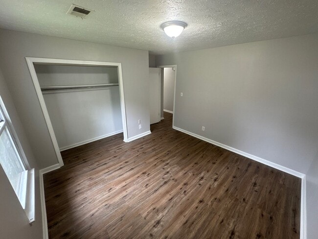 Building Photo - 9705 Turnpike View Dr