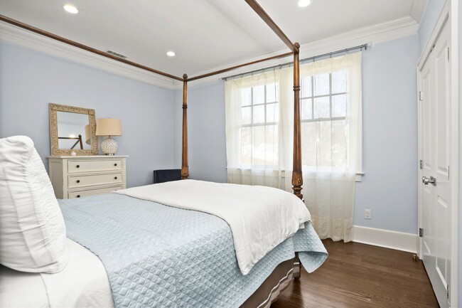 Building Photo - 30 Bayside Terrace