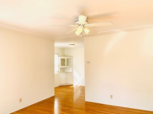 Building Photo - BEAUTIFUL 2BD/1BA CONDO IN CROWN POINT! W/ GARAGE & LAUNDRY! $3,595/mo