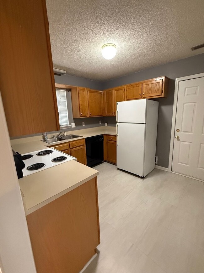 Building Photo - Home with 3 Bedrooms, 2 Baths & Single Attached Garage in Catawba NC