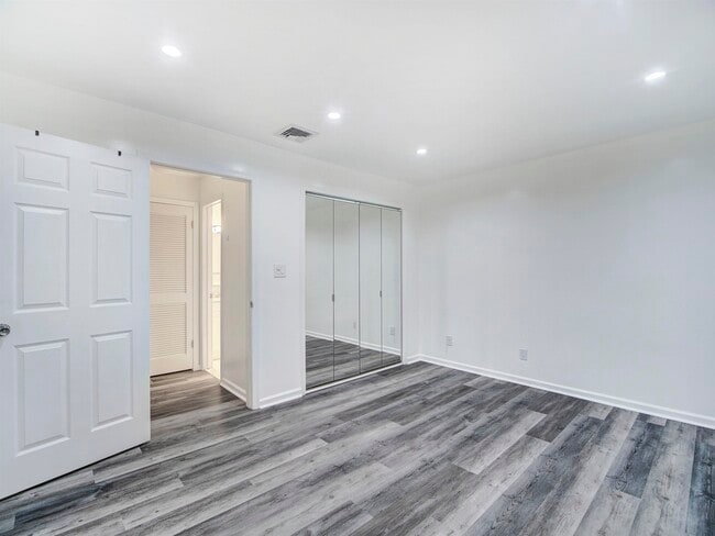 Building Photo - 22 69th St