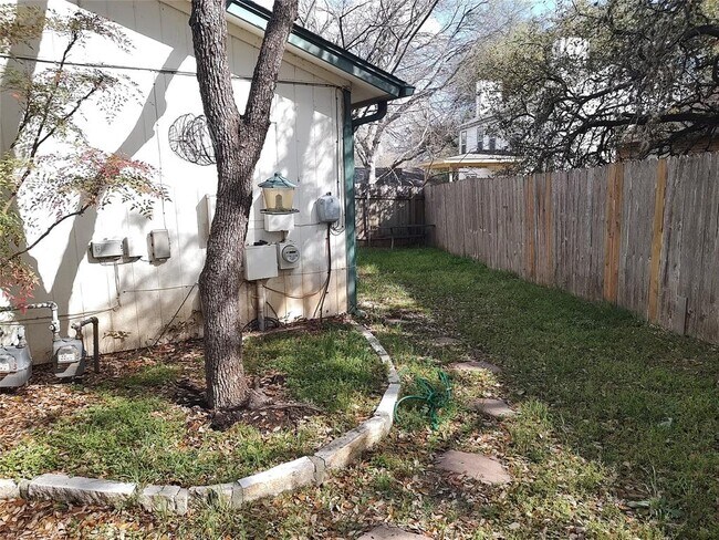 Building Photo - 7105 Treasure Cove