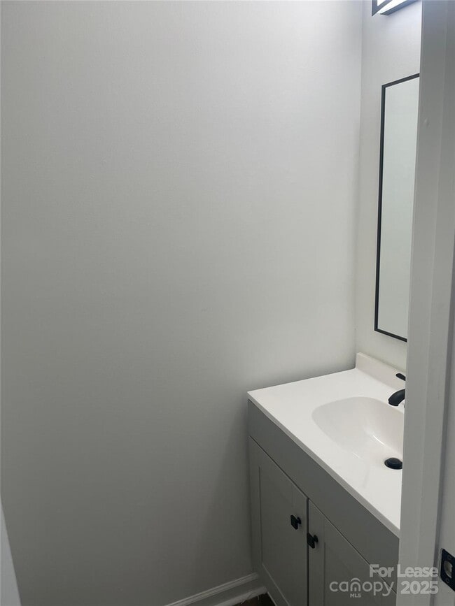 Building Photo - 242 Amir Cir