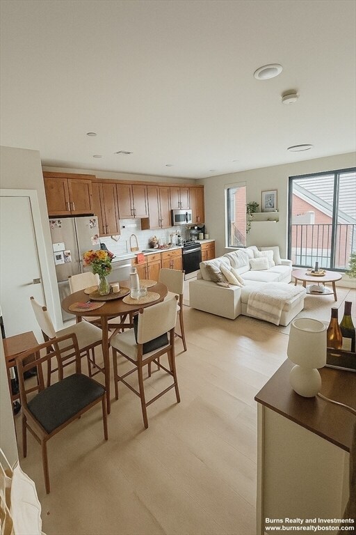 Building Photo - 400 W Broadway