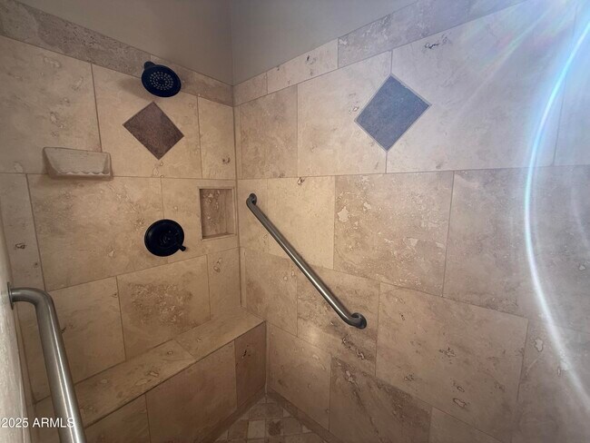 Building Photo - 3803 E Grandview Rd