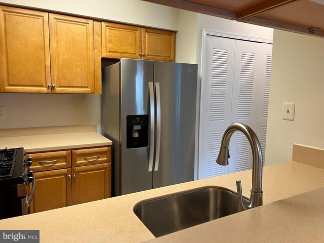 Building Photo - 6015 Netherton St